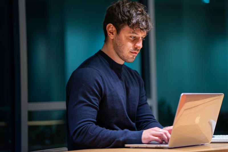 Aktywni użytkownicy sztucznej inteligencji zetknęli się z zwiększonym ryzykiem wypalenia zawodowego.