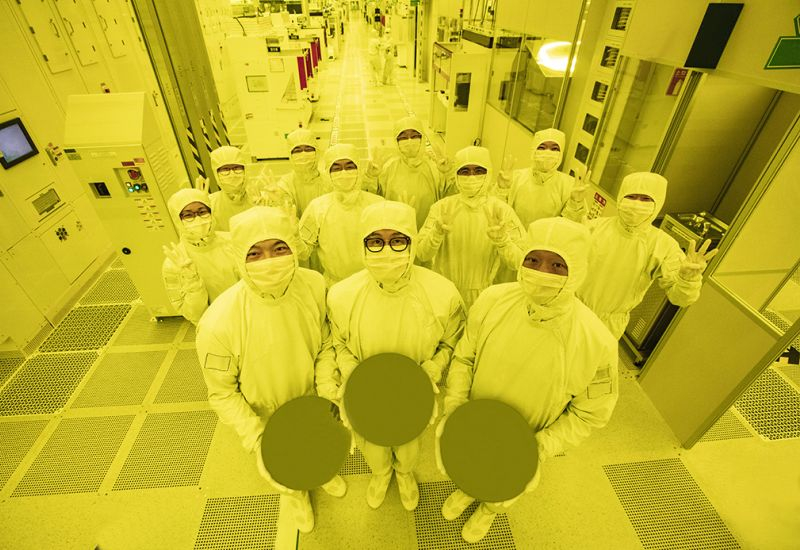 Rynek światowy półprzewodników osiągnie wartość 1 bilion dolarów już w tym roku, co nastąpiło cztery lata wcześniej niż planowano, dzięki rozwojowi sztucznej inteligencji