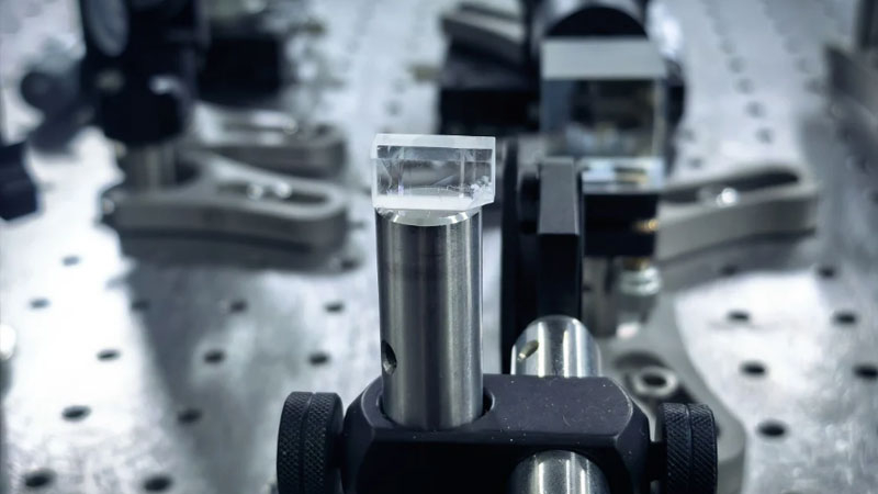 W Chinach opracowano kompaktowy laser stałoprądowy do dostępu do wcześniej niedostępnego zakresu VUV, otwierając nowe możliwości w badaniach naukowych, technologii kosmicznej i produkcji układów scalonych