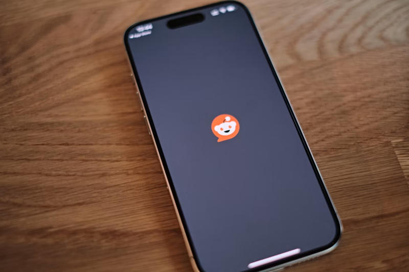 Reddit został zalany spamem z podejrzanymi procedurami medycznymi, które trafiają do wyszukiwania Google AI.