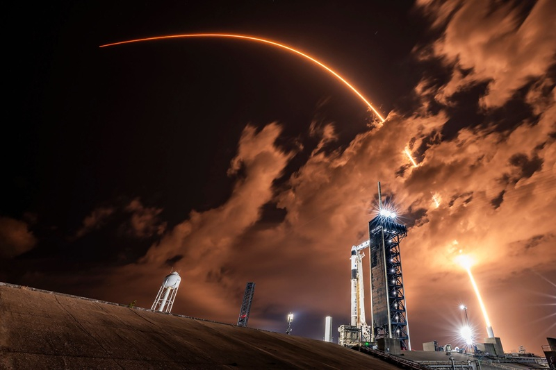 Regulator FCC krytykował Amazona: najpierw uruchom własne satelity, a potem skarż się na SpaceX.