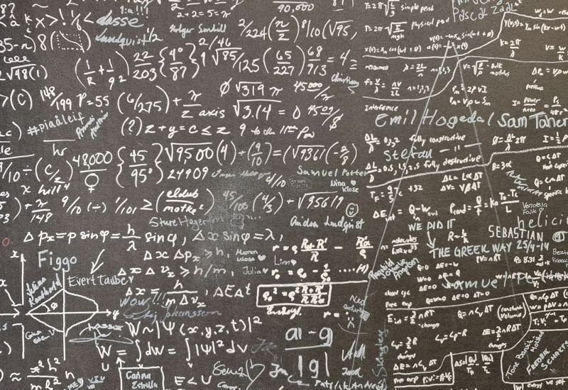 Od analizy kotów po twierdzenia Erdos'a: sztuczna inteligencja coraz częściej atakuje szczyty matematyki