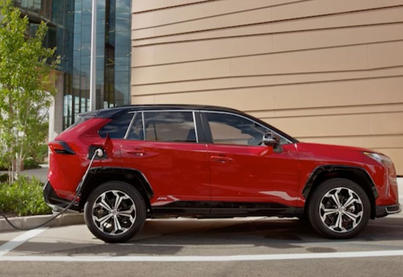 Badania wykazały, że hybrydy z możliwością podładowania zużywają znacznie więcej paliwa niż podaje się.