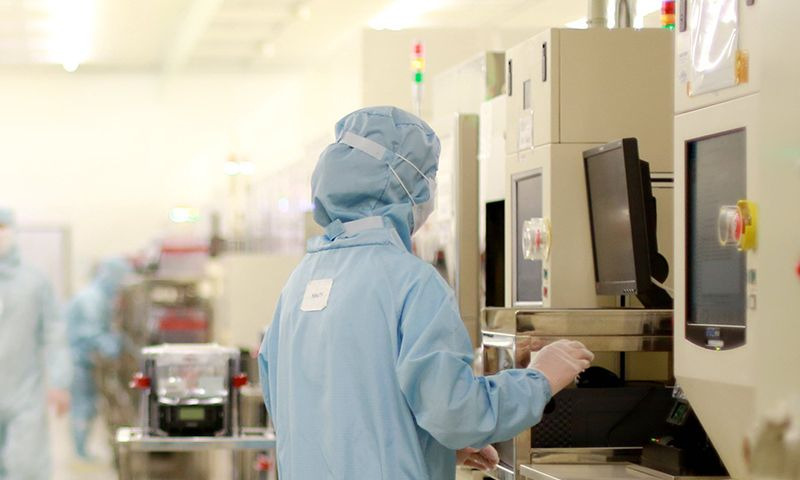 SMIC osiągnęła wzrost przychodów o 61 % dzięki projektom AI, sankcjom i zastępowaniu importu.