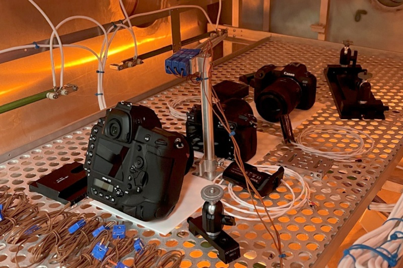 NASA sprawdziła standardowe aparaty Canon i Nikon w warunkach kosmicznych – tylko niektóre z nich przeszły test.