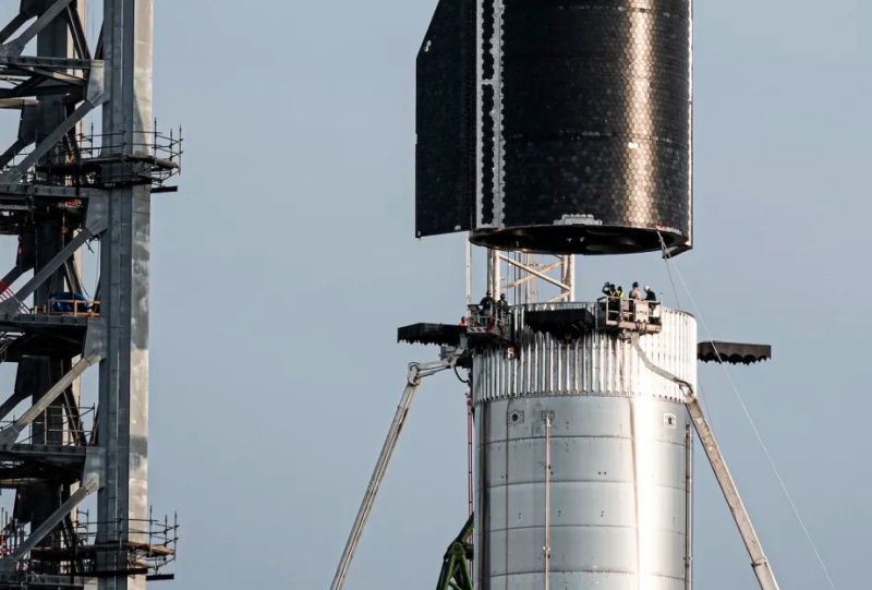 Pracownik firmy SpaceX zmarł na placu budowy kilka dni przed startem Starshipa; szukana jest przyczyna incydentu