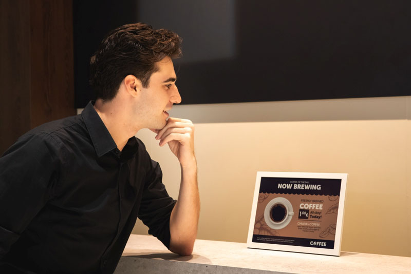 Samsung prezentuje unikalny ekran E‑Ink z kolorowymi elektroczcionkami wyprodukowanymi ze fitoplanktonu.