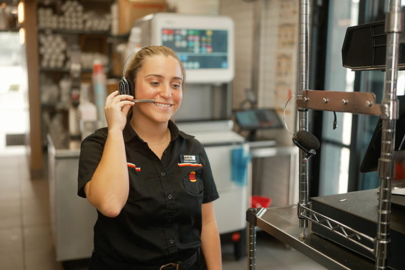 Burger King zastosuje sztuczną inteligencję do sprawdzania, czy personel wypowiada „proszę” i „dziękuję”.