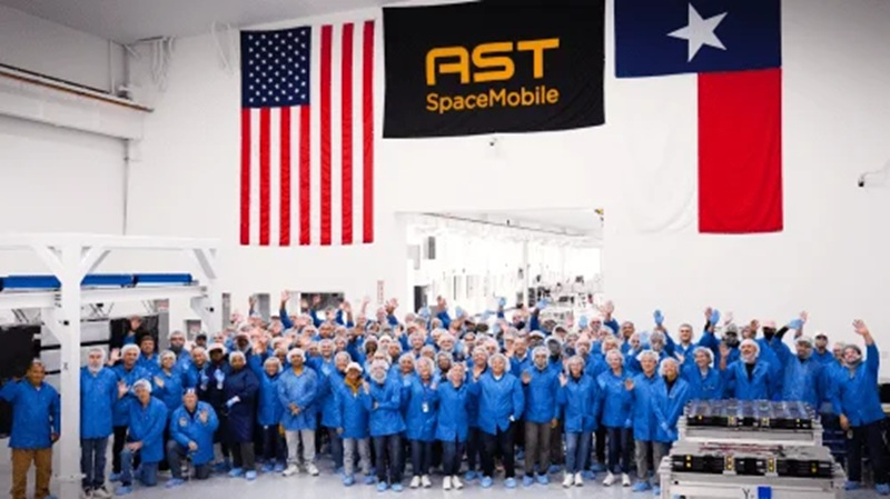 AST SpaceMobile przyspieszyło internet satelitarny dla smartfonów prawie pięciokrotnie