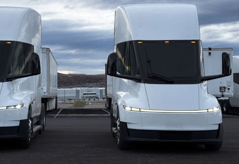 Cena elektrycznych ciężarówek Tesla Semi okazała się znacznie wyższa niż podana, ale nadal niższa od konkurencji.