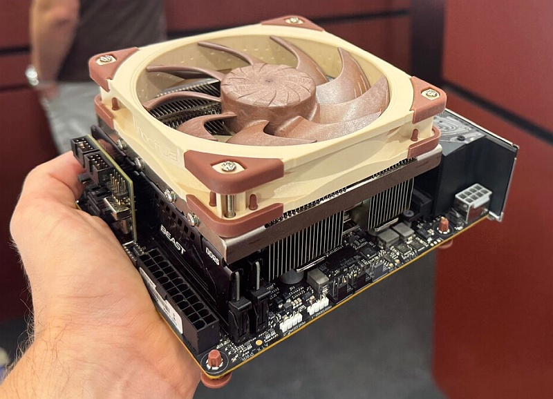 Noctua przedstawiła kompaktowy, potężny chłodnicę do AM5 z kompletnym wentylatorem 120 mm.