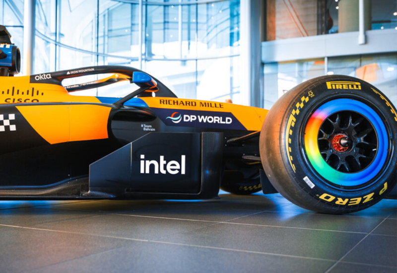Intel stawia się jako partner obliczeniowy McLarena, rzucając wyzwanie AMD na torach Formuły 1