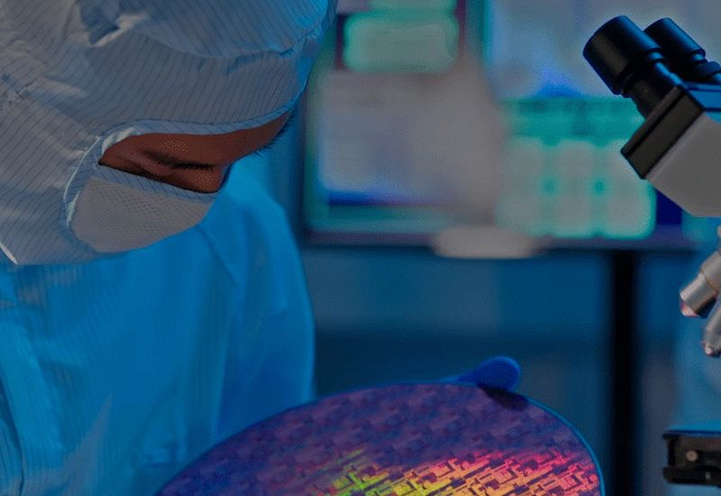 Firmy azjatyckie inwestują 136 miliardów dolarów w budowę fabryk produkcji chipów, przyspieszając tempo rozwoju branży AI.