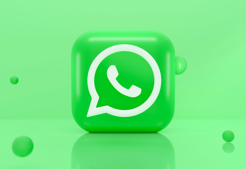 WhatsApp wprowadził płatną subskrypcję Plus dla iOS z nowymi motywami, ikonami i 18 kolorowymi akcentami.