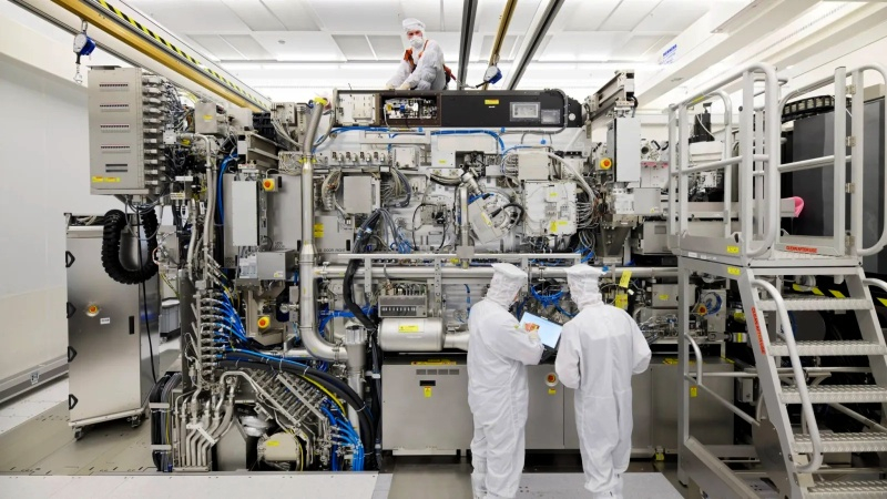 Intel rozpoczęła pracę nad procesami ultra cienkimi 10A i 7A, a pierwsze układy o długości 14 angstromów zostaną przetestowane w październiku.