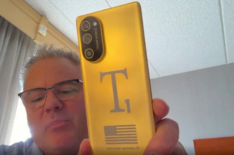 Trump Mobile przedstawiła nowy design smartfona T1 Phone i wyjaśniła przyczyny opóźnienia jego premiery
