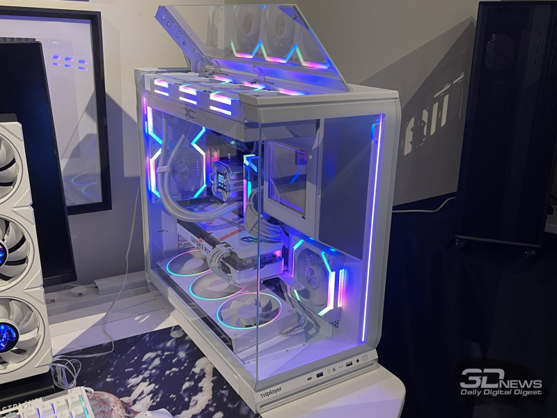 Raport z stołu targowego 1stPlayer na Computex 2026: panoramiczne obudowy, chłodzenie cieczy (SJO), wentylatory‑ekrany oraz małe, ale potężne zasilacze
