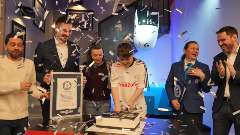 Logitech G Pro X2 Superstrike pobił światowy rekord Guinnessa pod względem liczby kliknięć, jednak w niektórych grach został nazwany cheaterem