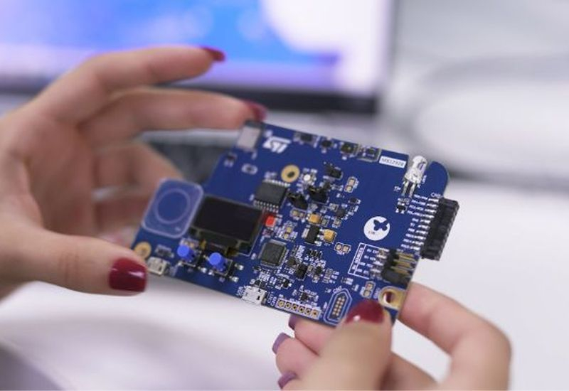 Chiny mogą przejąć do 42 % światowego rynku masowych układów scalonych do roku 2028, jeśli wykorzystają sztuczną inteligencję.