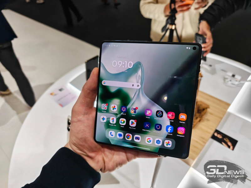 Motorola przedstawiła nowy elastyczny telefon Razr Fold