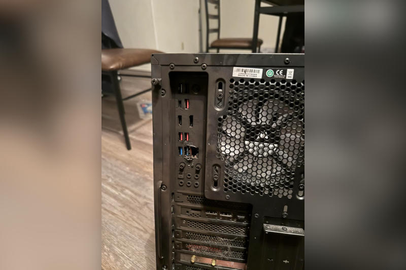 Piorun uderzył w dom przez kabel internetowy, zniszczając komputer i router