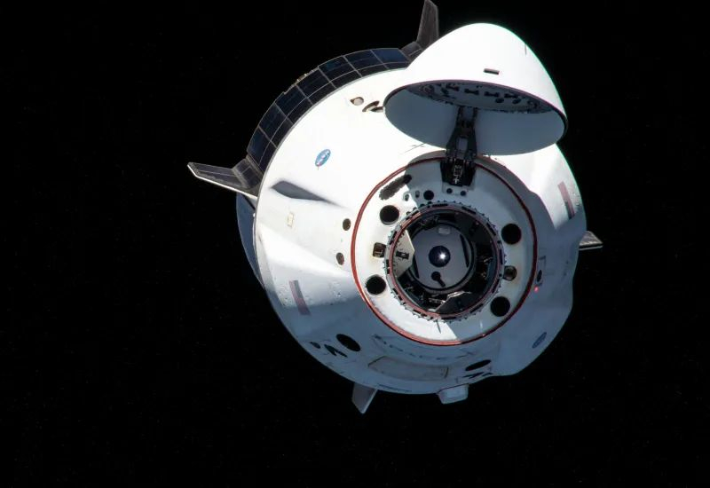 NASA po raz pierwszy pozwoliła astronautom zabrać smartfony w kosmos, a teraz przygotowują się do uruchomienia „rilsów” z Księżyca.