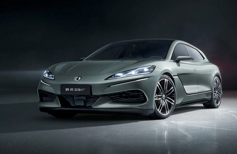 Jak szybko naładować do pełnej pojemności: BYD zaprezentowała samochód elektryczny ładowany w 12 minut