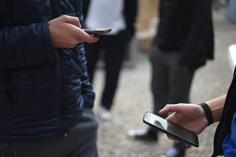 Większość młodych Australijczyków nadal korzysta z mediów społecznościowych, pomimo ograniczeń